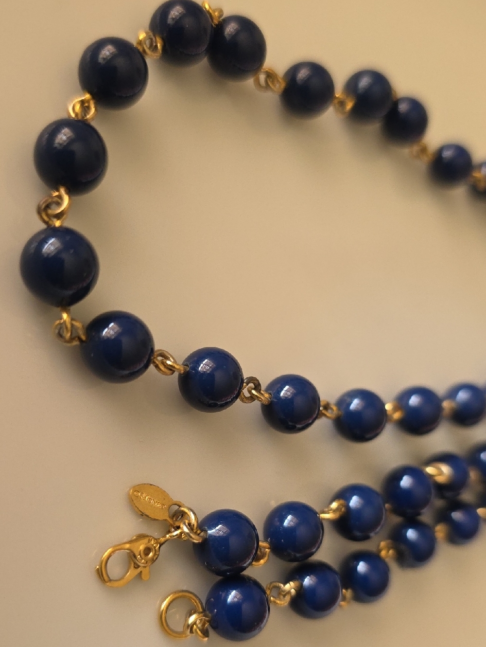 Monet Ceramic-Glass Like Bead Gold tone Linked Neklace - Picture 3 of 7